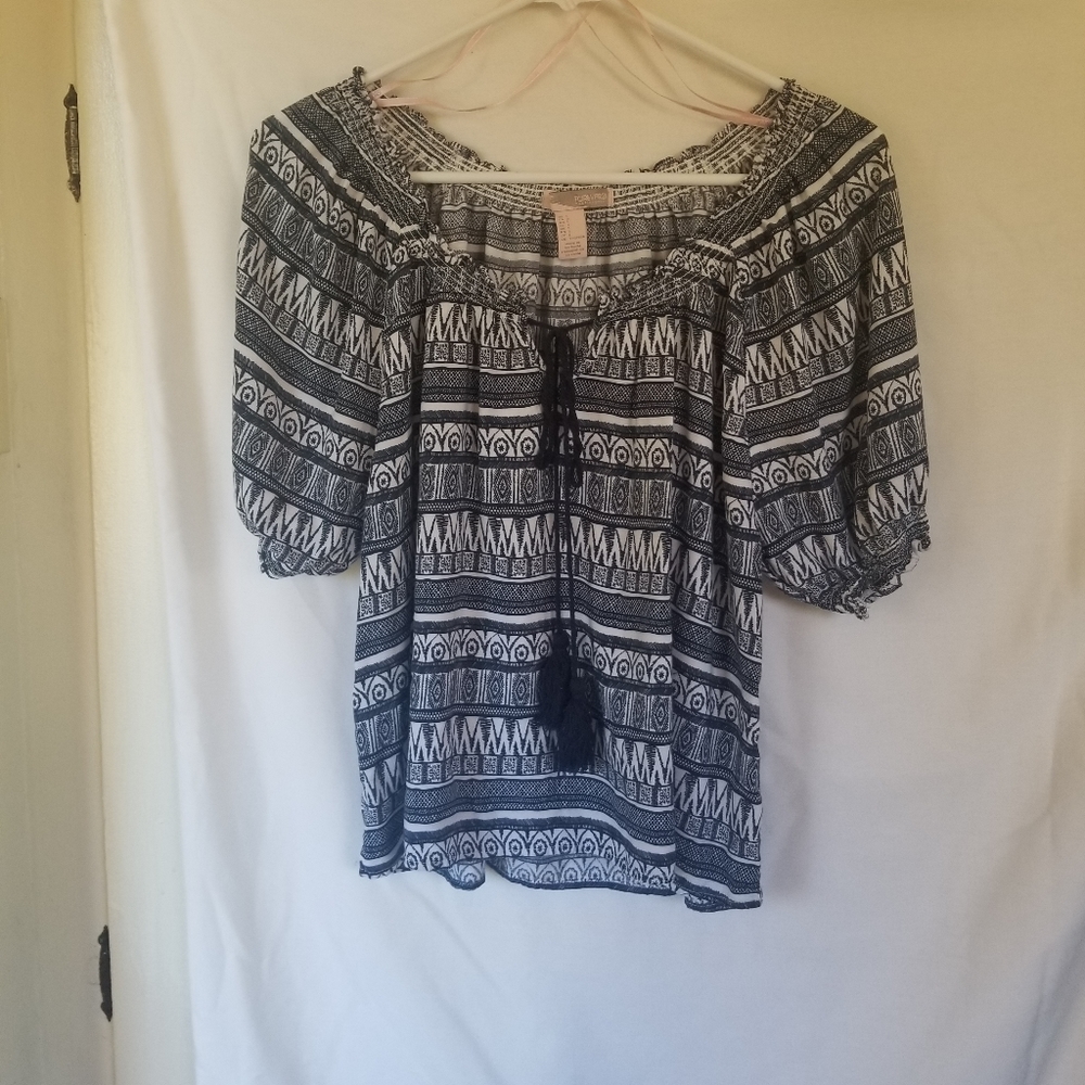 Forever 21 blue/white pattern top